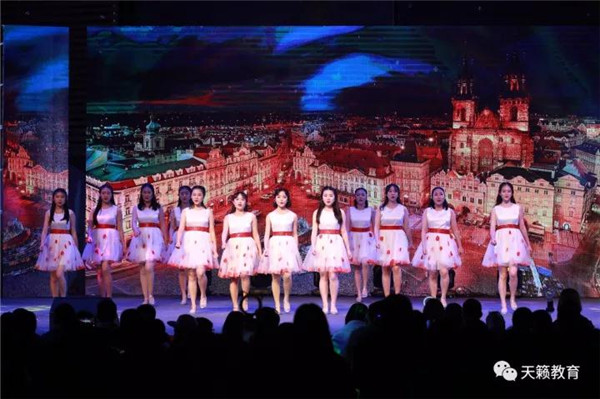 女生合唱《库斯克邮R? width=