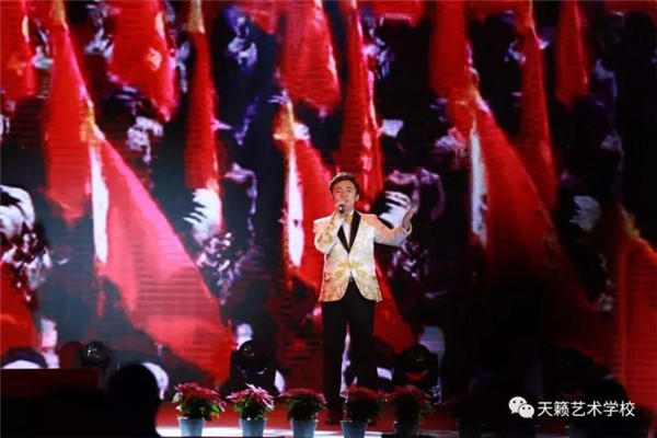 音乐专业独唱《骏马奔C边疆? width=