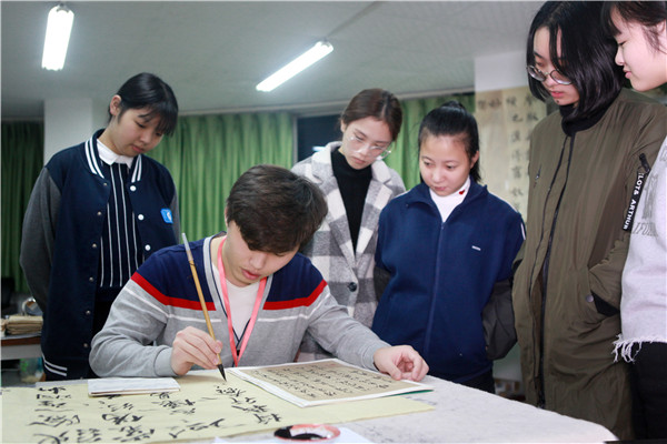 书法专业教师译֠教学