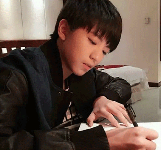 王俊? width=