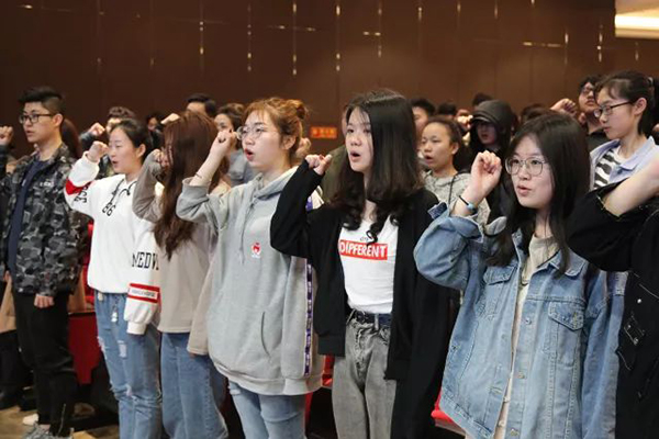 天籁艺术学校2018届高考誓师大? style=