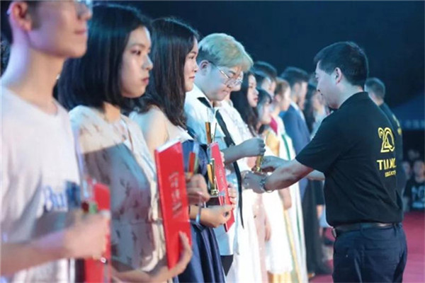 2018四川天籁学霸风云榜颁奖盛? width=