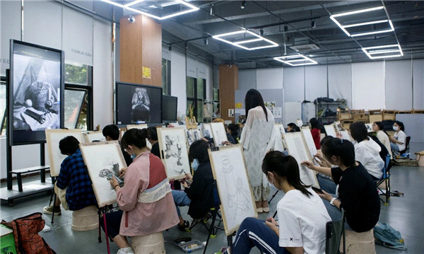 集? /> 
</p>
<p style=