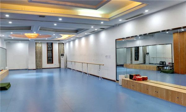 集? /> 
</p>
<p style=