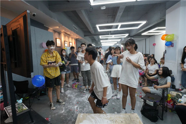 集? /> 
</p>
<p style=
